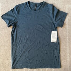 Lululemon men’s Tshirt